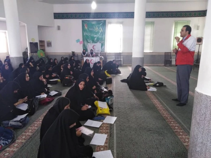 جلسه فرهنگی با موضوع معرفی کانون ها و عضوگیری برگزار شد 13