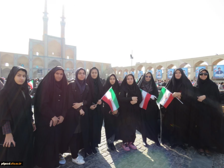 گزارش تصویری حضور دانشجو معلمان پردیس فاطمه الزهرا (س) یزد در مراسم استقبال از ریاست محترم جمهوری 2