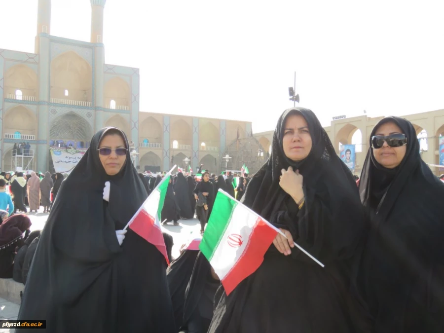 گزارش تصویری حضور دانشجو معلمان پردیس فاطمه الزهرا (س) یزد در مراسم استقبال از ریاست محترم جمهوری 3