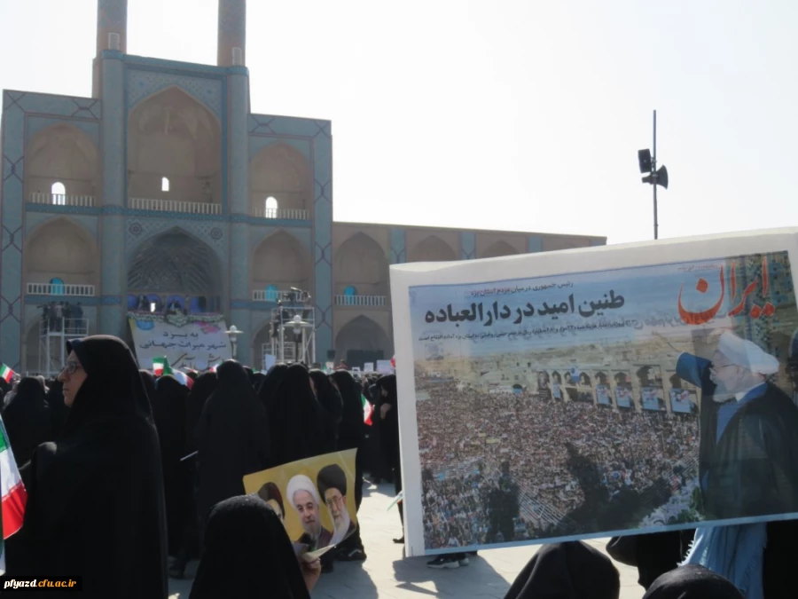 گزارش تصویری حضور دانشجو معلمان پردیس فاطمه الزهرا (س) یزد در مراسم استقبال از ریاست محترم جمهوری 4