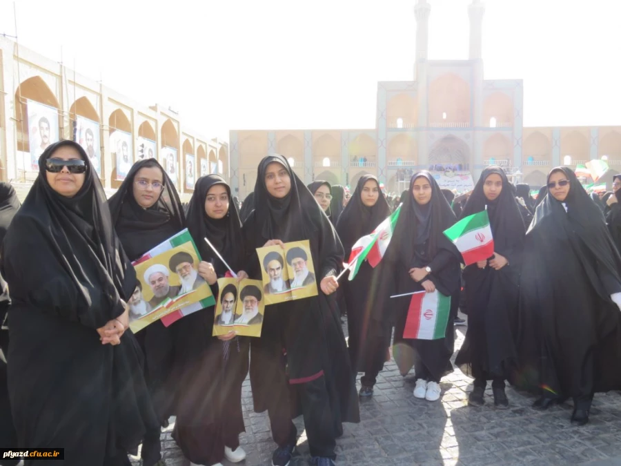 گزارش تصویری حضور دانشجو معلمان پردیس فاطمه الزهرا (س) یزد در مراسم استقبال از ریاست محترم جمهوری 5