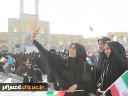 گزارش تصویری حضور دانشجو معلمان پردیس فاطمه الزهرا (س) یزد در مراسم استقبال از ریاست محترم جمهوری 7