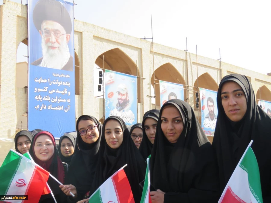 گزارش تصویری حضور دانشجو معلمان پردیس فاطمه الزهرا (س) یزد در مراسم استقبال از ریاست محترم جمهوری 8