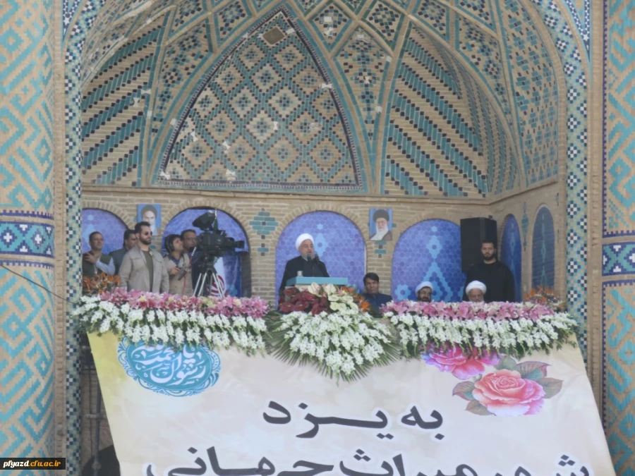 گزارش تصویری حضور دانشجو معلمان پردیس فاطمه الزهرا (س) یزد در مراسم استقبال از ریاست محترم جمهوری 10