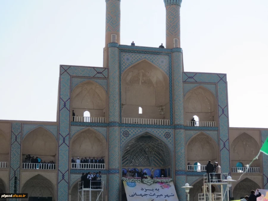 گزارش تصویری حضور دانشجو معلمان پردیس فاطمه الزهرا (س) یزد در مراسم استقبال از ریاست محترم جمهوری 11