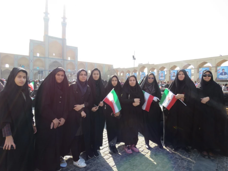 گزارش تصویری حضور دانشجو معلمان پردیس فاطمه الزهرا (س) یزد در مراسم استقبال از ریاست جمهوری 2