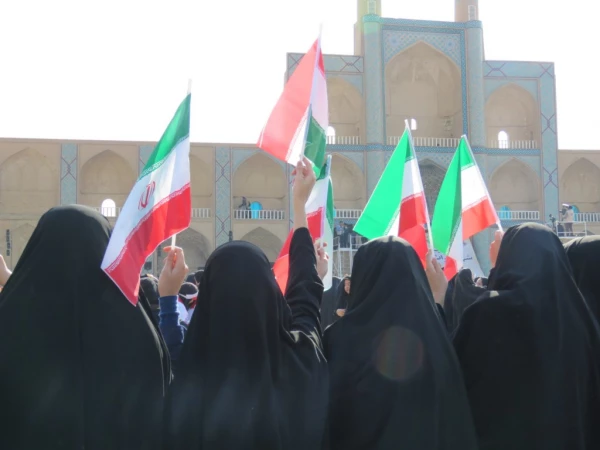 گزارش تصویری حضور دانشجو معلمان پردیس فاطمه الزهرا (س) یزد در مراسم استقبال از ریاست جمهوری 9