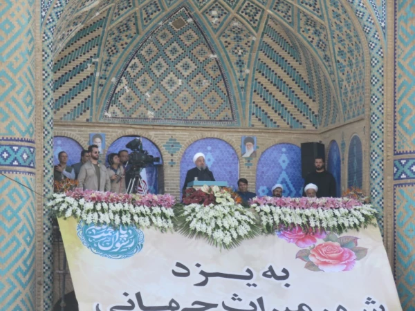 گزارش تصویری حضور دانشجو معلمان پردیس فاطمه الزهرا (س) یزد در مراسم استقبال از ریاست جمهوری 10