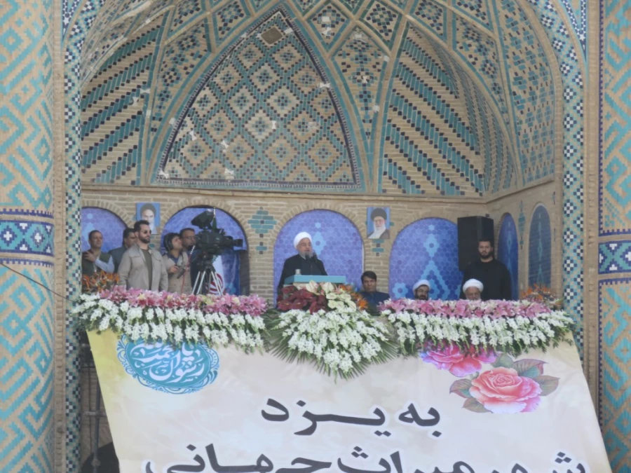 گزارش تصویری حضور دانشجو معلمان پردیس فاطمه الزهرا (س) یزد در مراسم استقبال از ریاست جمهوری 10