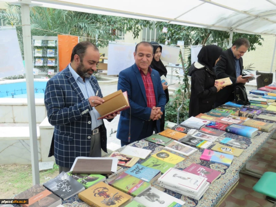 نمایشگاه کتاب برگزار شد 10