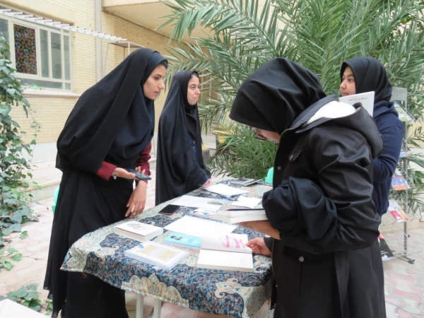 نمایشگاه کتاب برگزار شد 3