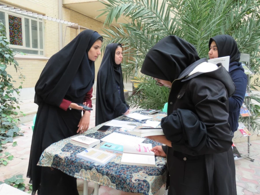 نمایشگاه کتاب برگزار شد 3