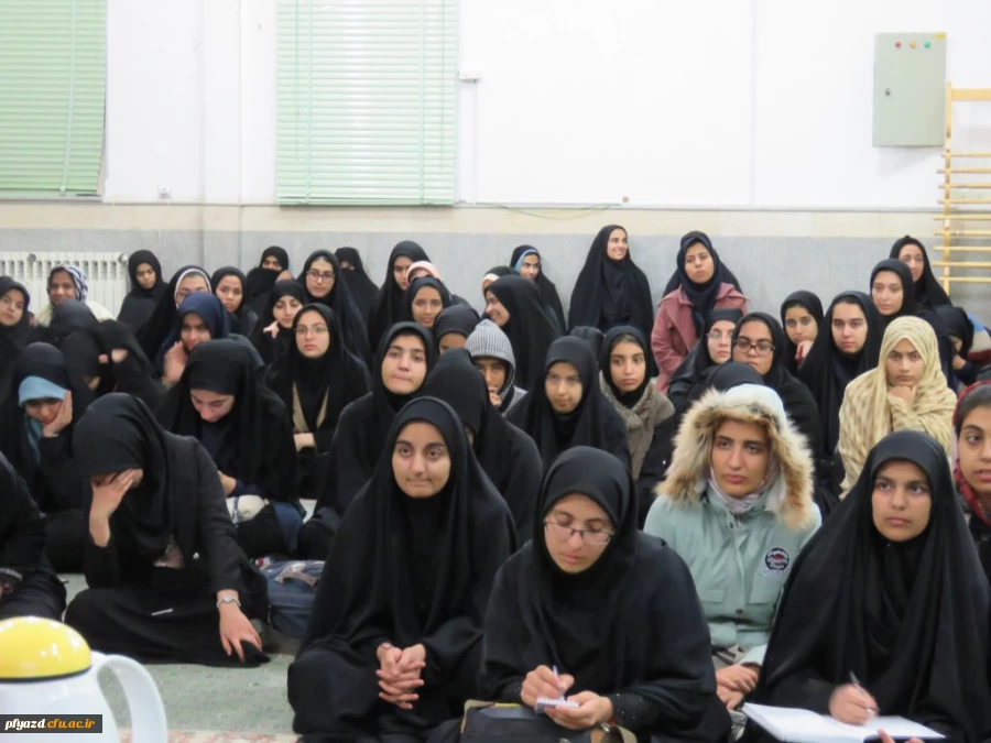 برگزاری همایش راهکارهای ارتقای سطح بهداشت و پیشگیری از بیماری های واگیردار با حضور پروفسور مظلومی عضو هیئت علمی دانشگاه علوم پزشکی یزد 6