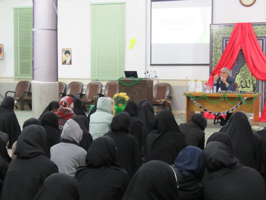 برگزاری همایش راهکارهای ارتقای سطح بهداشت و پیشگیری از بیماری های واگیردار با حضور پروفسور مظلومی عضو هیئت علمی دانشگاه علوم پزشکی یزد 7