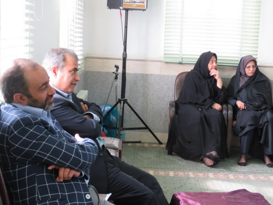 سخنرانی دکتر فلاحتی معاون اجرایی مرگز بهداشت در خصوص بهداشت فردی و دکتر منتظر با موضوع گام های اولیه اعتماد به نفس 4