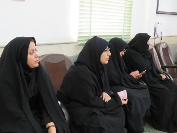 سخنرانی دکتر فلاحتی معاون اجرایی مرگز بهداشت در خصوص بهداشت فردی و دکتر منتظر با موضوع گام های اولیه اعتماد به نفس 6