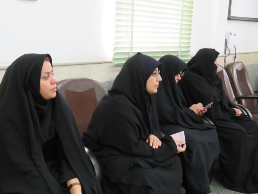 سخنرانی دکتر فلاحتی معاون اجرایی مرگز بهداشت در خصوص بهداشت فردی و دکتر منتظر با موضوع گام های اولیه اعتماد به نفس 6