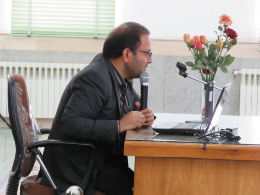 سخنرانی دکتر فلاحتی معاون اجرایی مرگز بهداشت در خصوص بهداشت فردی و دکتر منتظر با موضوع گام های اولیه اعتماد به نفس 7