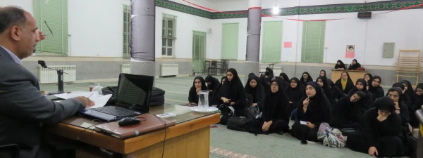 برگزاری نشست علمی و فرهنگی با موضوع نگاهی به سبک زندگی و وصایای امام(ره) 2