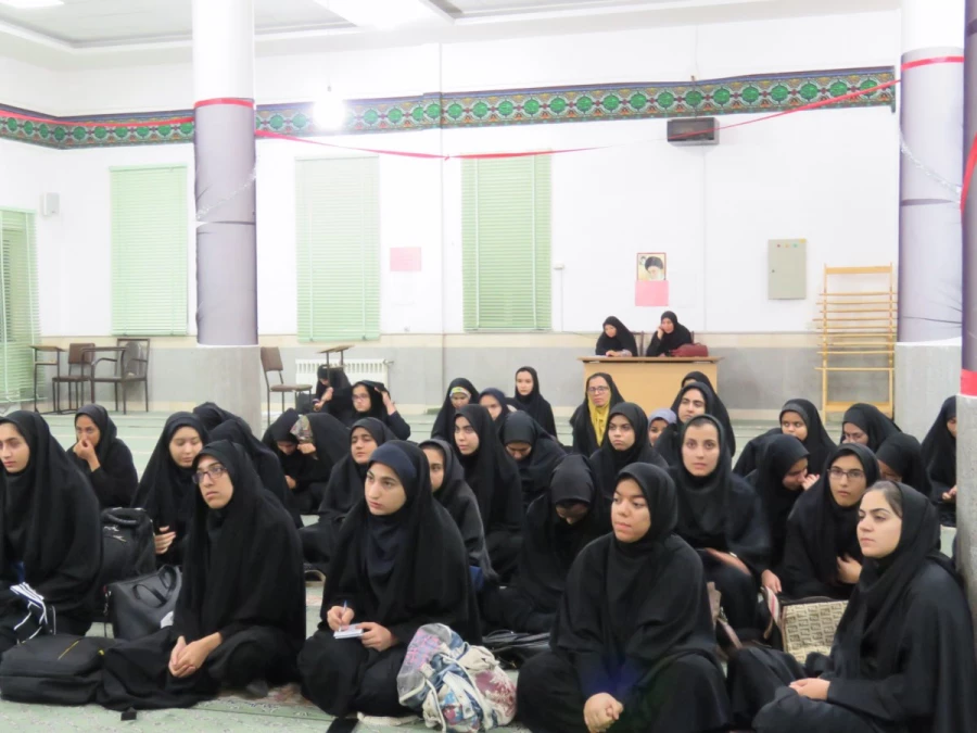 برگزاری نشست علمی و فرهنگی با موضوع نگاهی به سبک زندگی و وصایای امام(ره) 4