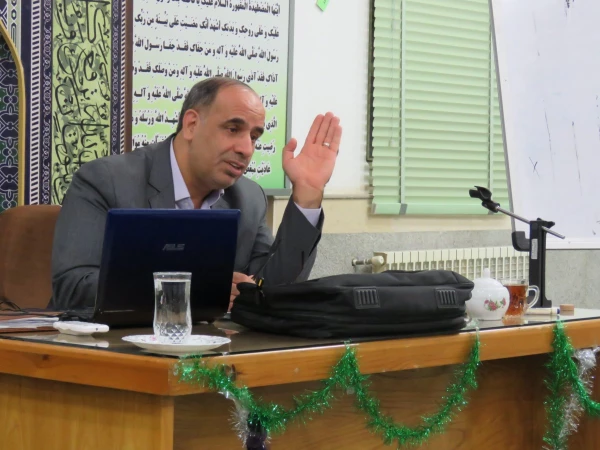 برگزاری نشست علمی و فرهنگی با موضوع نگاهی به سبک زندگی و وصایای امام(ره) 5