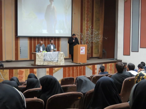 اولین سلسله جلسات مطالبه گری دانشجو معلمان دانشگاه فرهنگیان یزد با حضور صباغیان نماینده مجلس شورای اسلامی برگزار شد 8