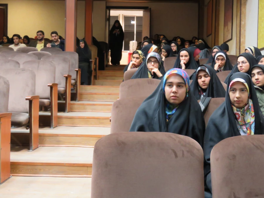 اولین سلسله جلسات مطالبه گری دانشجو معلمان دانشگاه فرهنگیان یزد با حضور صباغیان نماینده مجلس شورای اسلامی برگزار شد 19