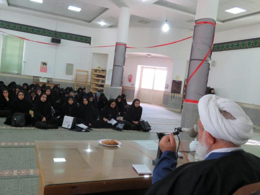 سخنرانی آیت الله ناصری امام جمعه استان یزد در جمع دانشجو معلمان پردیس 8