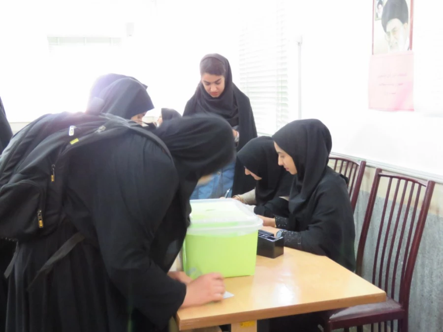 گزارش تصویری برگزاری انتخابات همیاران بهداشت و سلامت جسم و روان 5