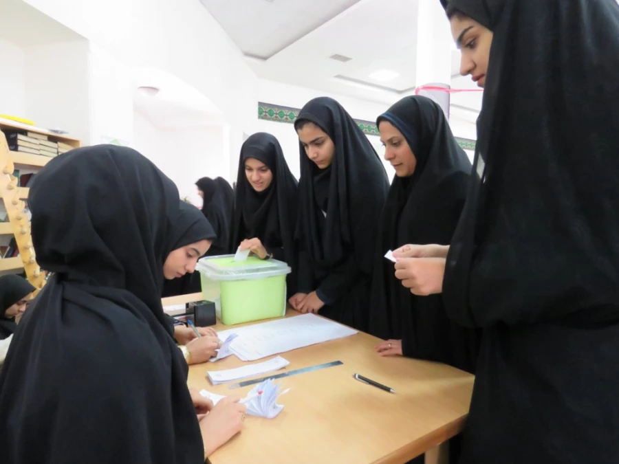 گزارش تصویری برگزاری انتخابات همیاران بهداشت و سلامت جسم و روان 8