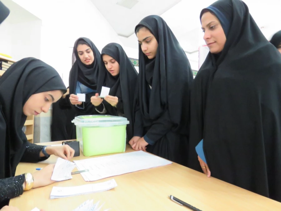 گزارش تصویری برگزاری انتخابات همیاران بهداشت و سلامت جسم و روان 9