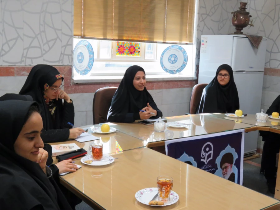 دومین جلسه شورای مشورتی دانشجومعلمان پردیس 5