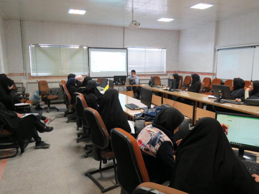 کارگاه آموزشی مقدمه ای بر سواد اطلاعاتی برگزار شد 3