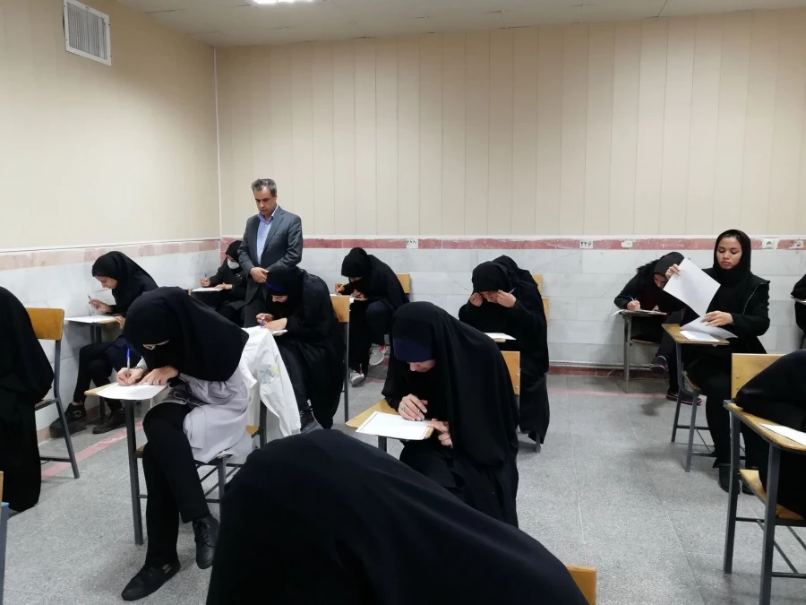 بازدید سرپرست مدیریت امور پردیس های استان و سرپرست پردیس از برگزاری امتحانات 3