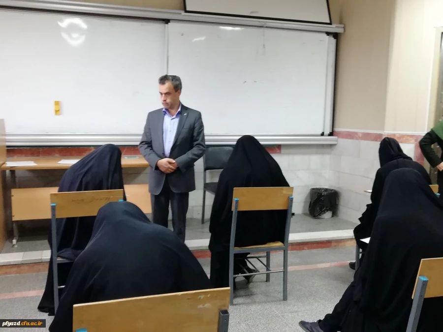 بازدید سرپرست مدیریت امور پردیس های استان و سرپرست پردیس از برگزاری امتحانات 4