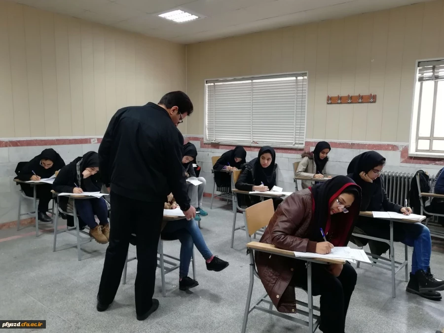 بازدید سرپرست مدیریت امور پردیس های استان و سرپرست پردیس از برگزاری امتحانات 6