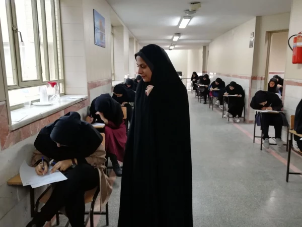 بازدید سرپرست مدیریت امور پردیس های استان و سرپرست پردیس از برگزاری امتحانات 7