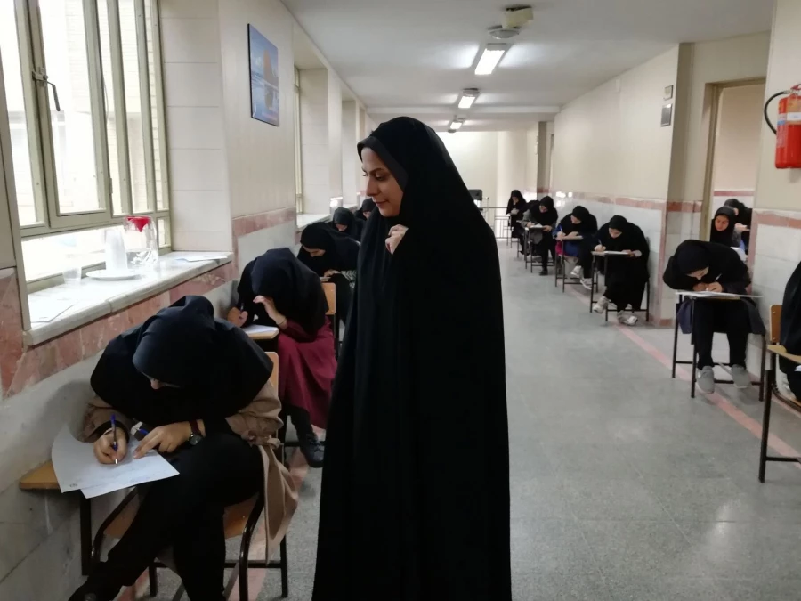 بازدید سرپرست مدیریت امور پردیس های استان و سرپرست پردیس از برگزاری امتحانات 7